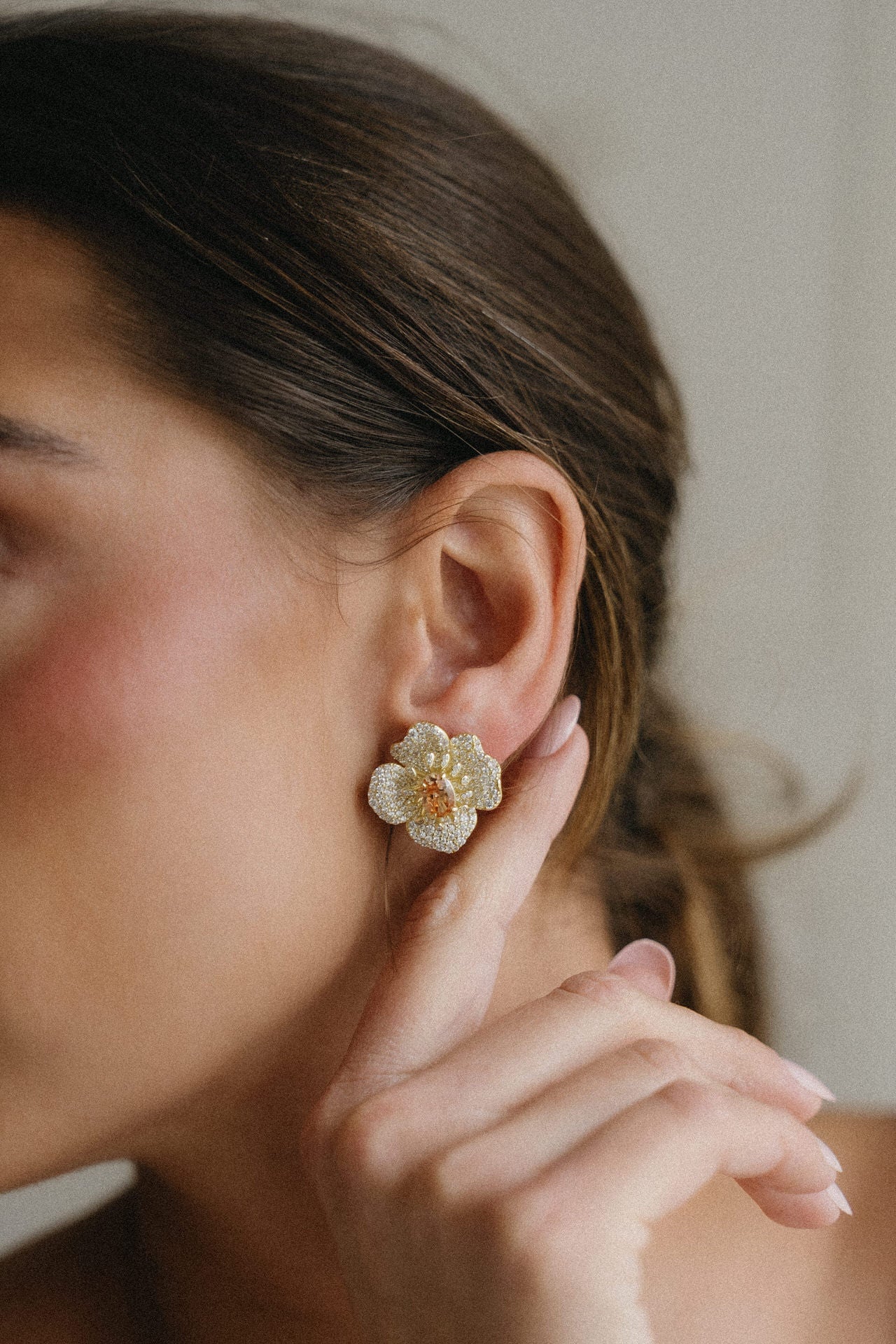 Pendientes flor dorada con cristales
