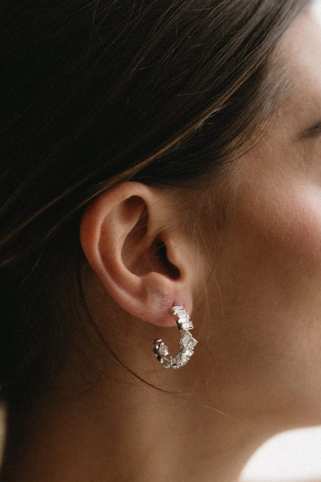 Pendientes medio aro plata con cristales