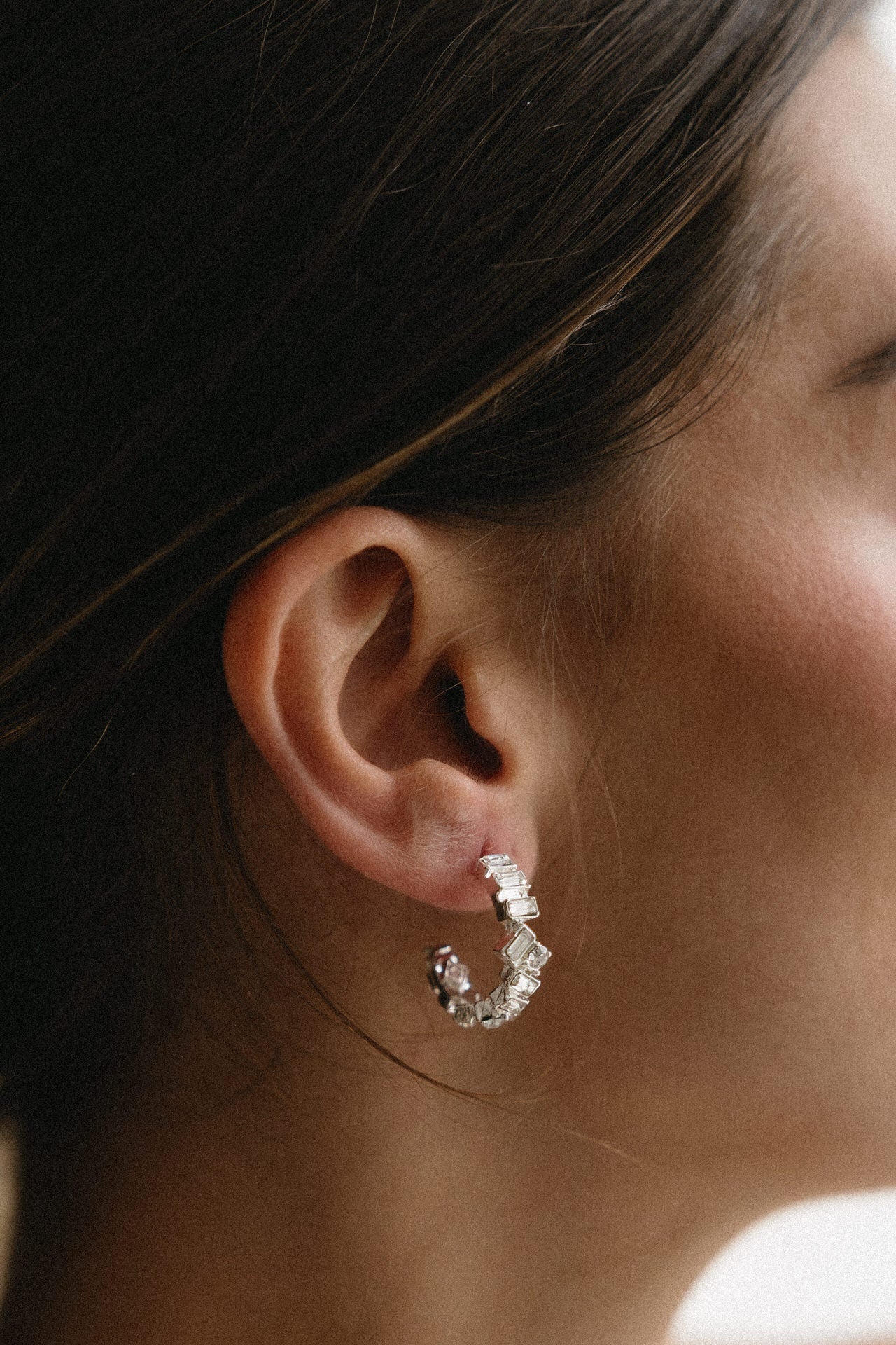 Pendientes medio aro plata con cristales