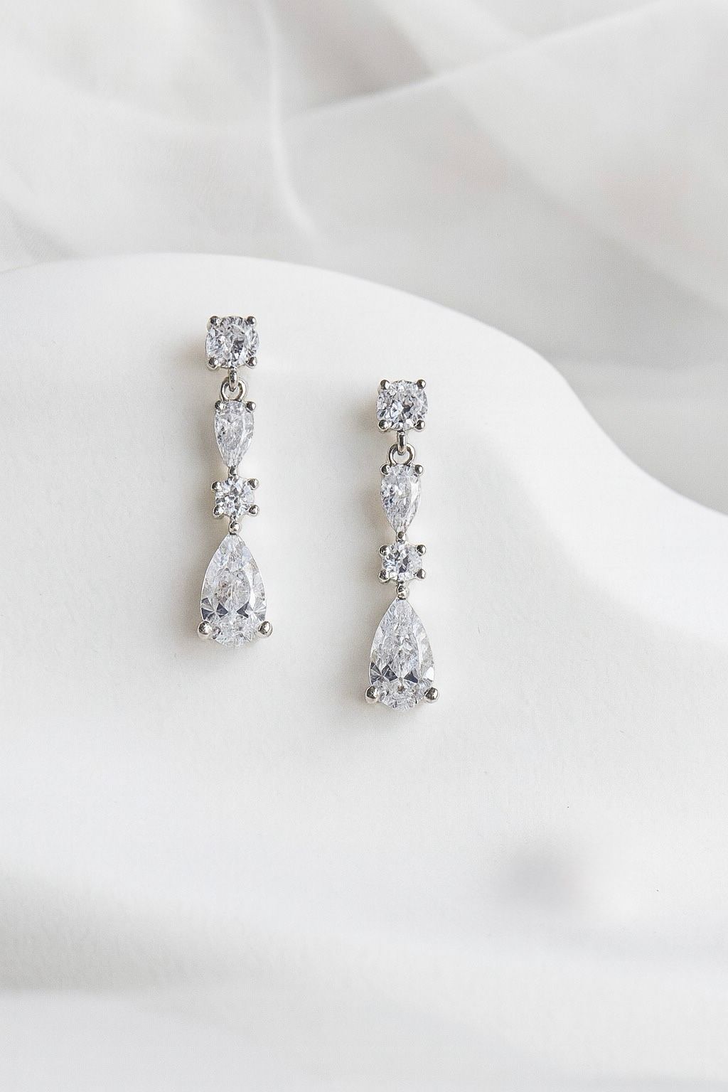 Pendientes de novia largos con circonitas