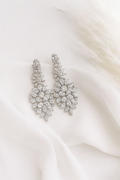 Pendientes largos con diseño floral