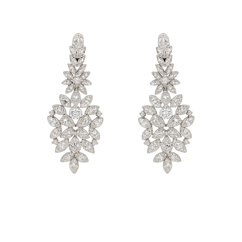 Pendientes de novia largos con diseño floral