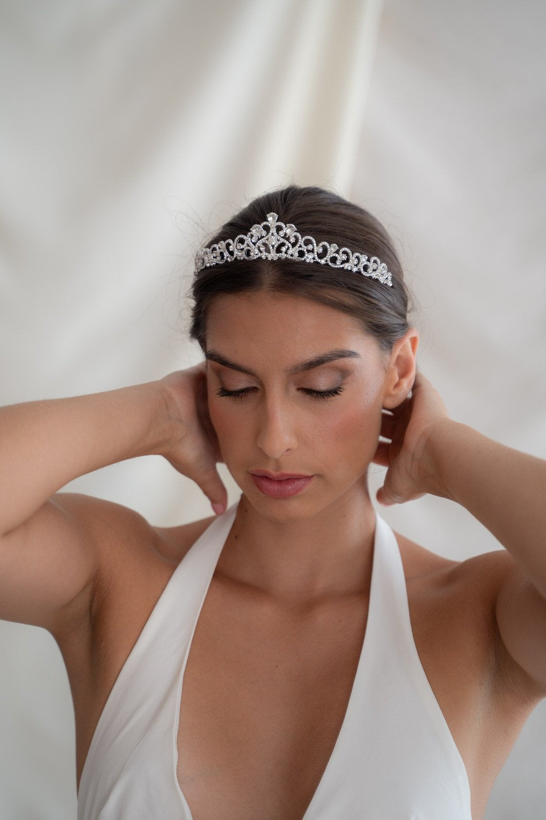 Tiara de novia clásica con cristales