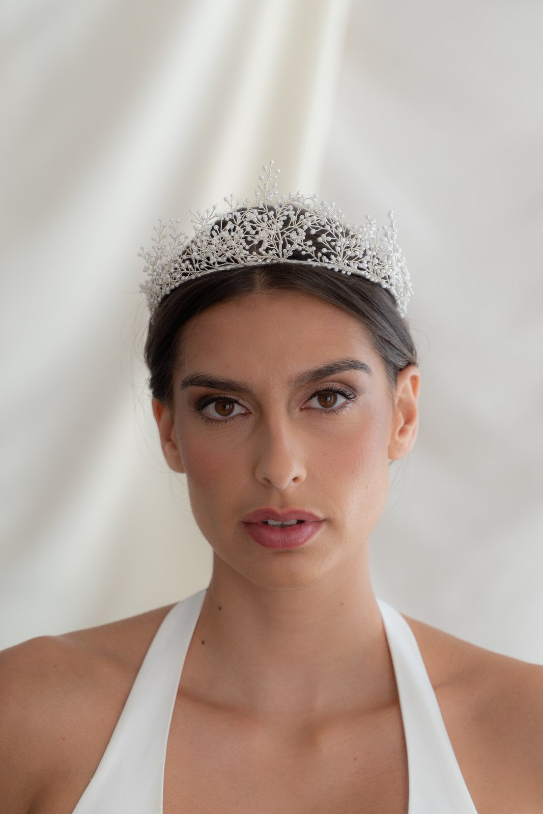 Tiara de novia floral con perlas