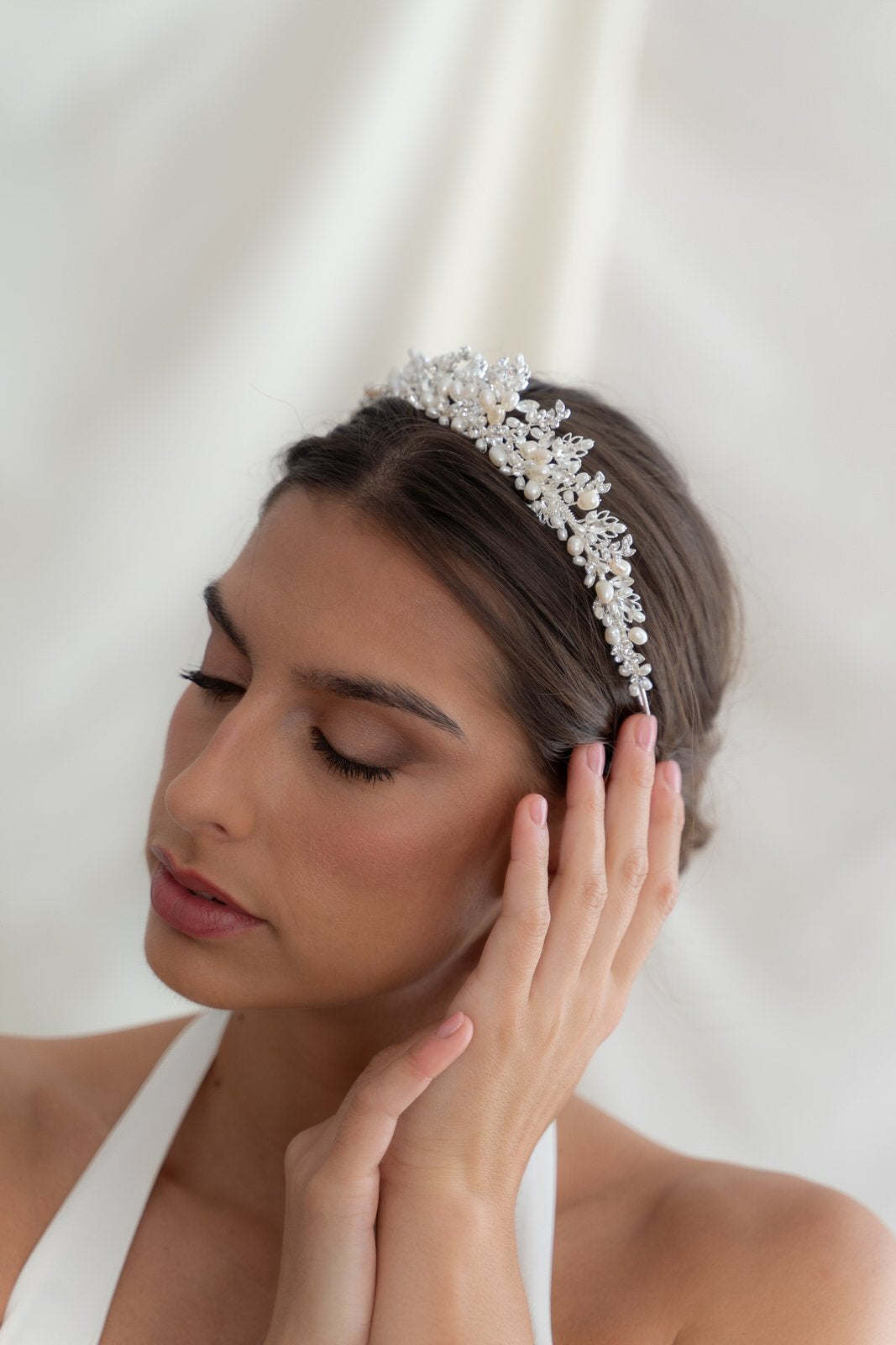 Tiara de novia con perlas y cristales