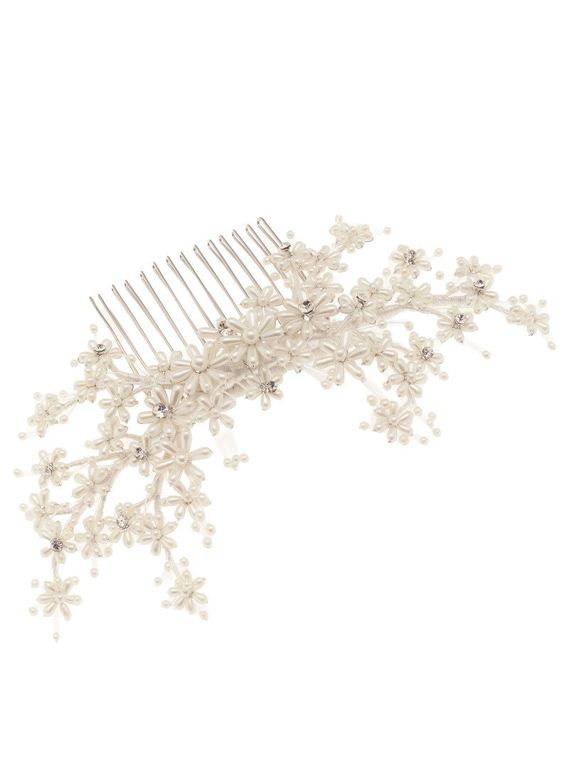 Tocado de novia floral con perlas