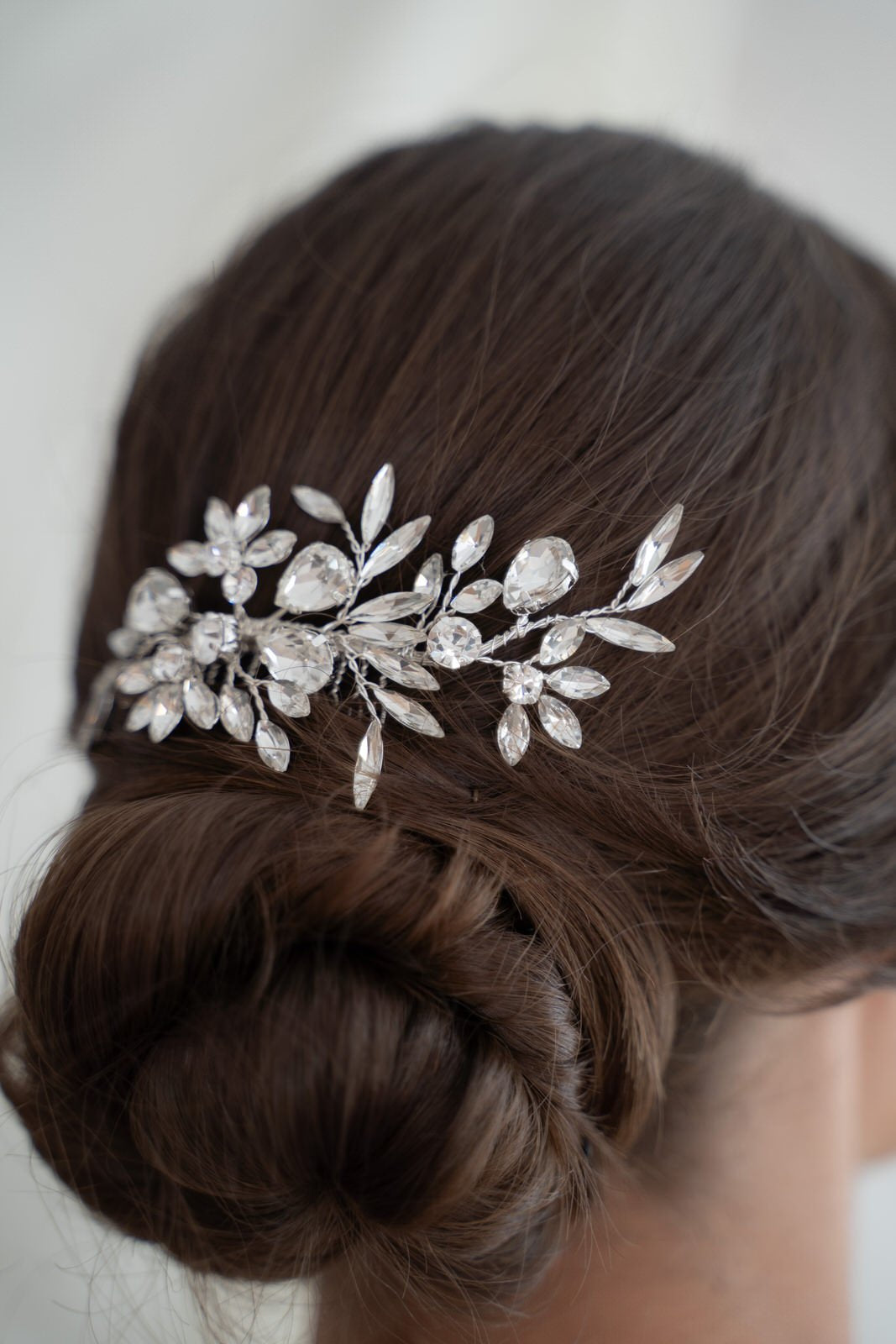 Tocado de novia con hojas de cristal