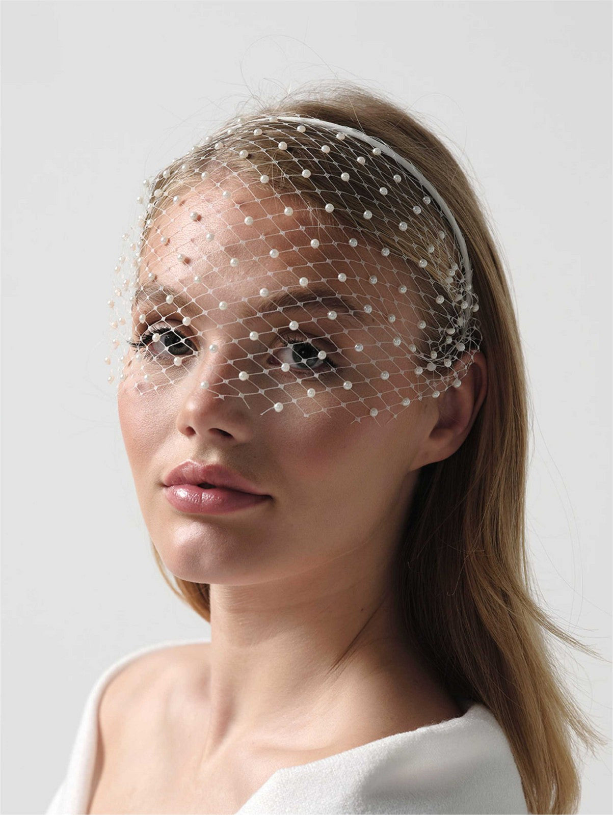 Diadema de novia con rejilla y perlas