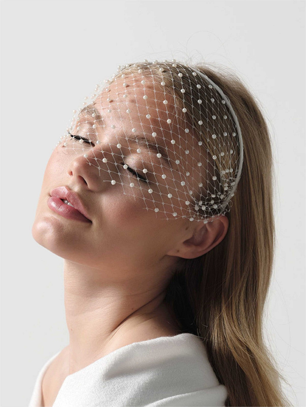 Diadema de novia con rejilla y perlas