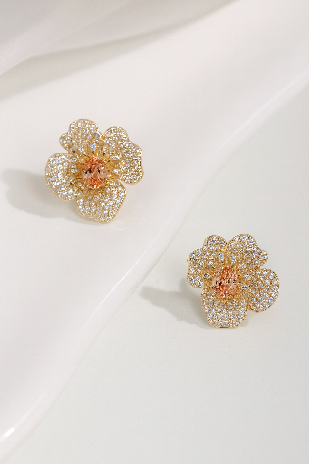 Pendientes flor dorada con cristales